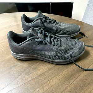 Women’s Nike Tennis Shoes Size 9